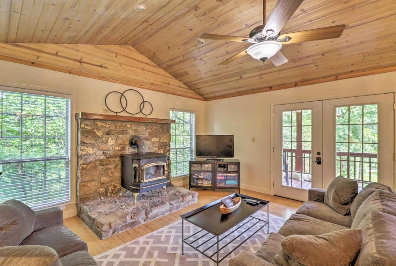 Creekside Hideaway With Fire Pit And Creek Access! Vila Mountain View Exterior foto